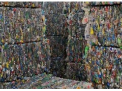 買好的礦泉水打包瓶，就到登邁，礦