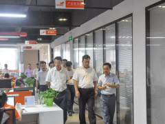 【市場動態(tài)】咸寧市領(lǐng)導(dǎo)一行蒞臨億維自動化考察交流！