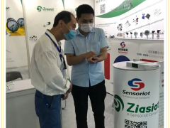 OMG,兩個(gè)展會(huì)都有齊亞斯的身影哎