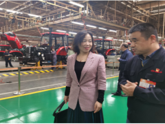 沈陽儀表科學(xué)研究院曾艷麗率團考察一拖集團公司