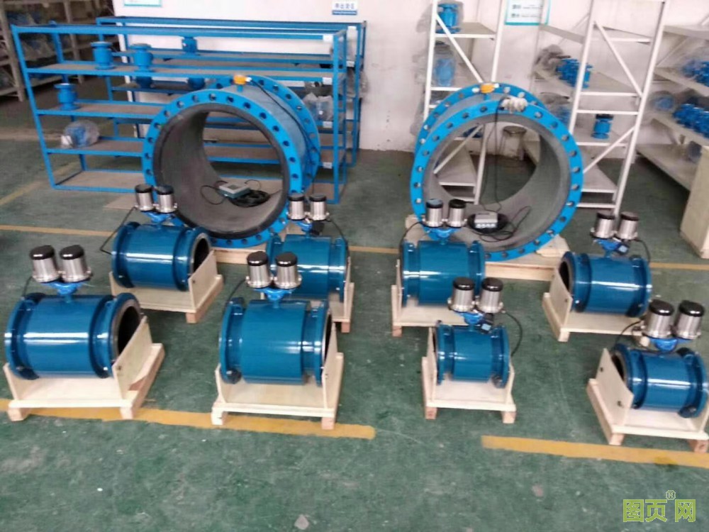 雙表頭電池供電GPRS電磁流量計