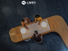 上海電氣風(fēng)電研制成功首套通用大兆瓦盤車工裝現(xiàn)場(chǎng)測(cè)試工作