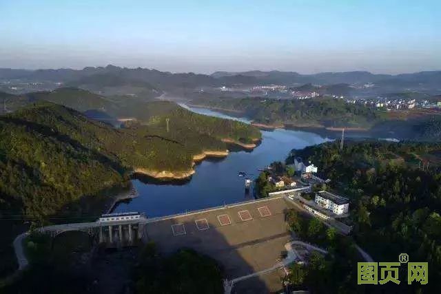 農村飲用水水質監(jiān)測一體機