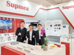 在德國(guó)漢諾威，美儀還是這么火