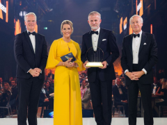 賀利氏因其卓越的創(chuàng)業(yè)精神和社會責(zé)任感榮獲 “2024 年 EY 年度企業(yè)家 ”榮譽獎